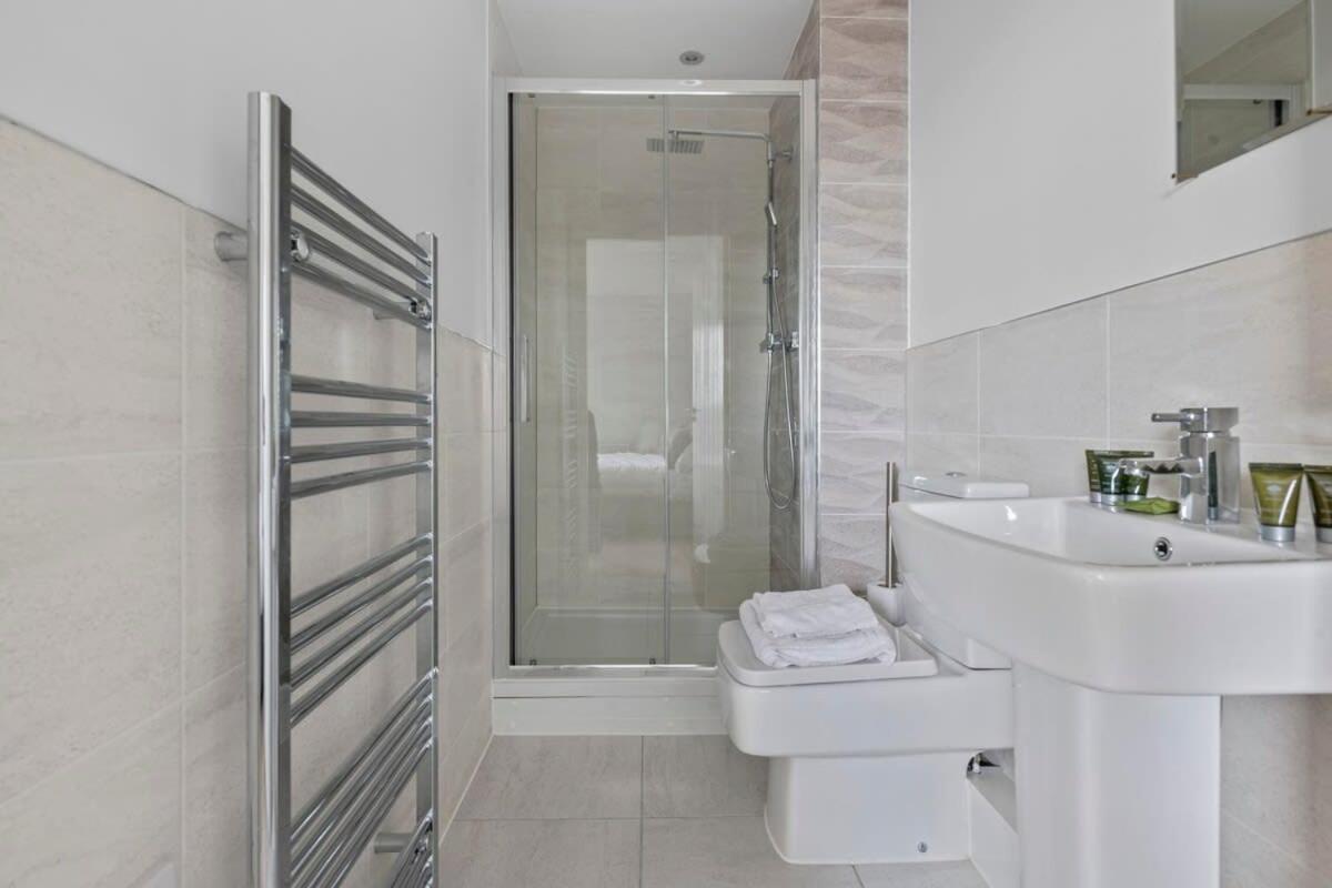 Spacious 1 Bedroom Apartment In A Converted Mill Leeds  Exteriör bild