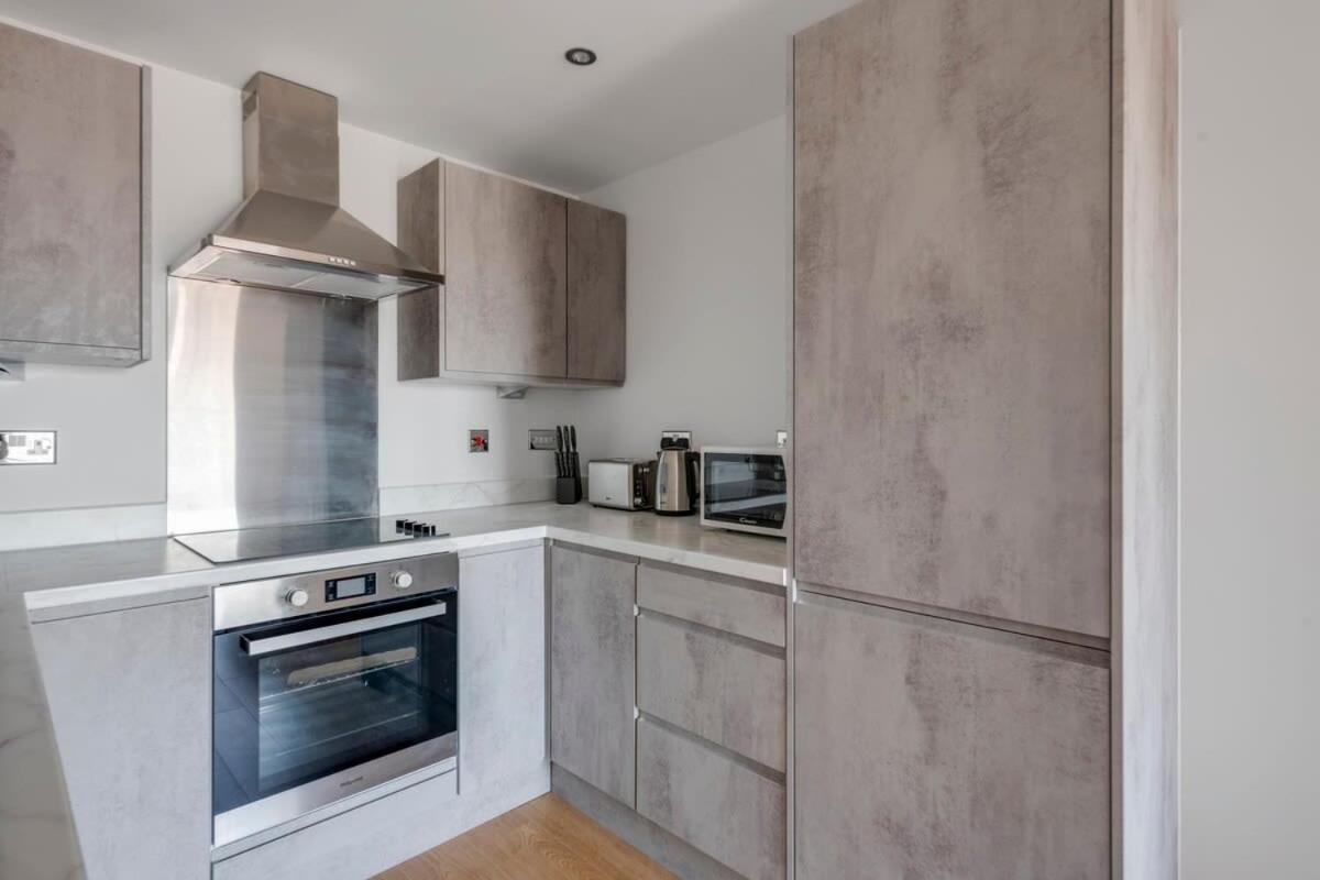 Spacious 1 Bedroom Apartment In A Converted Mill Leeds  Exteriör bild