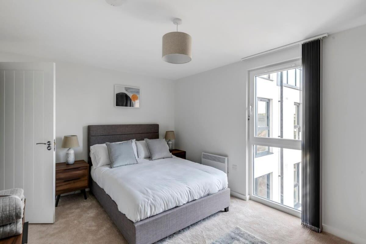 Spacious 1 Bedroom Apartment In A Converted Mill Leeds  Exteriör bild