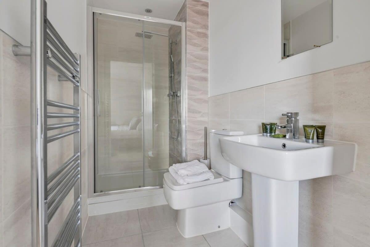 Spacious 1 Bedroom Apartment In A Converted Mill Leeds  Exteriör bild