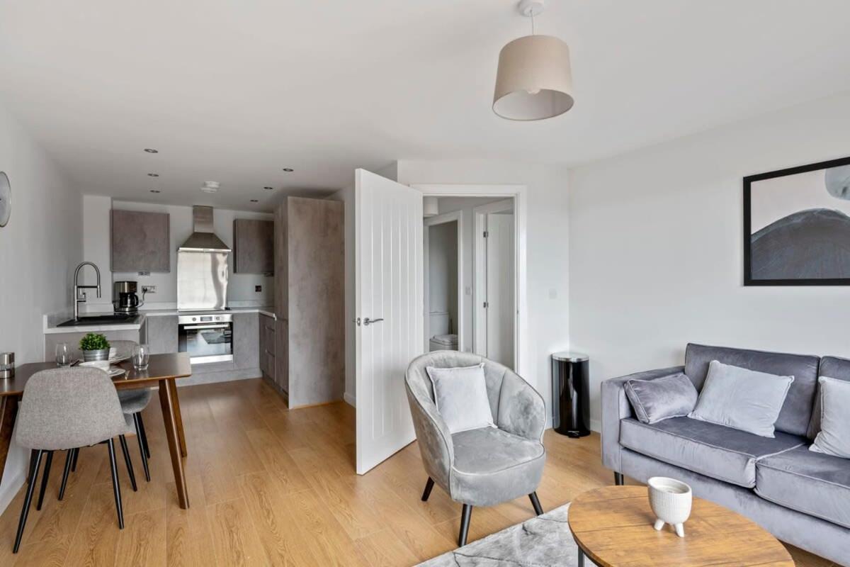 Spacious 1 Bedroom Apartment In A Converted Mill Leeds  Exteriör bild