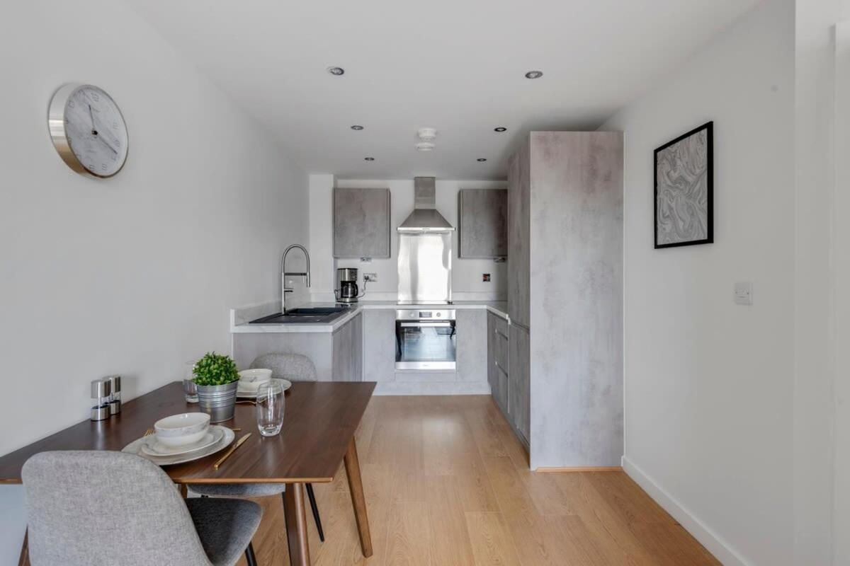 Spacious 1 Bedroom Apartment In A Converted Mill Leeds  Exteriör bild